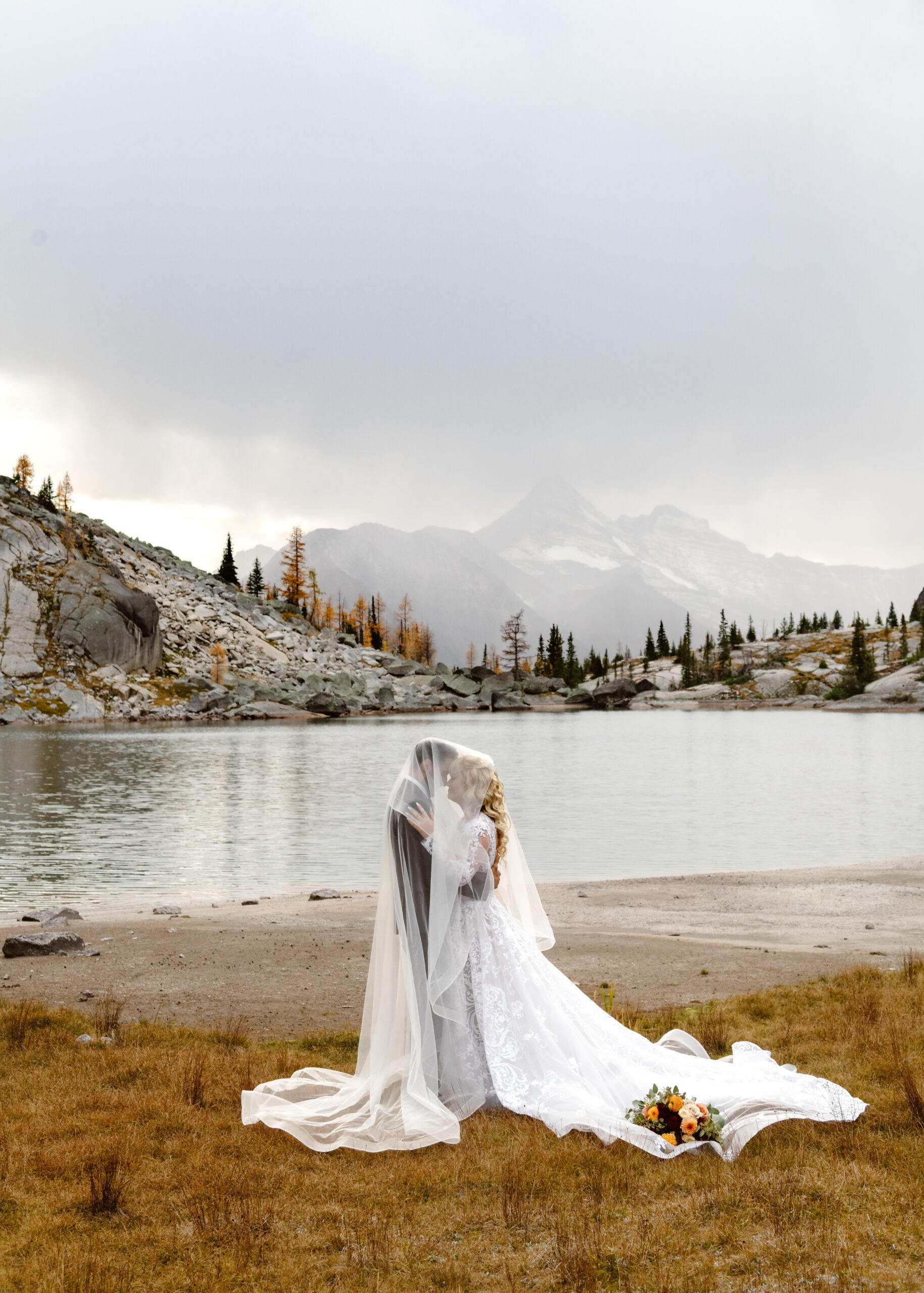 Invermere elopement photographer in an helicopter tour
