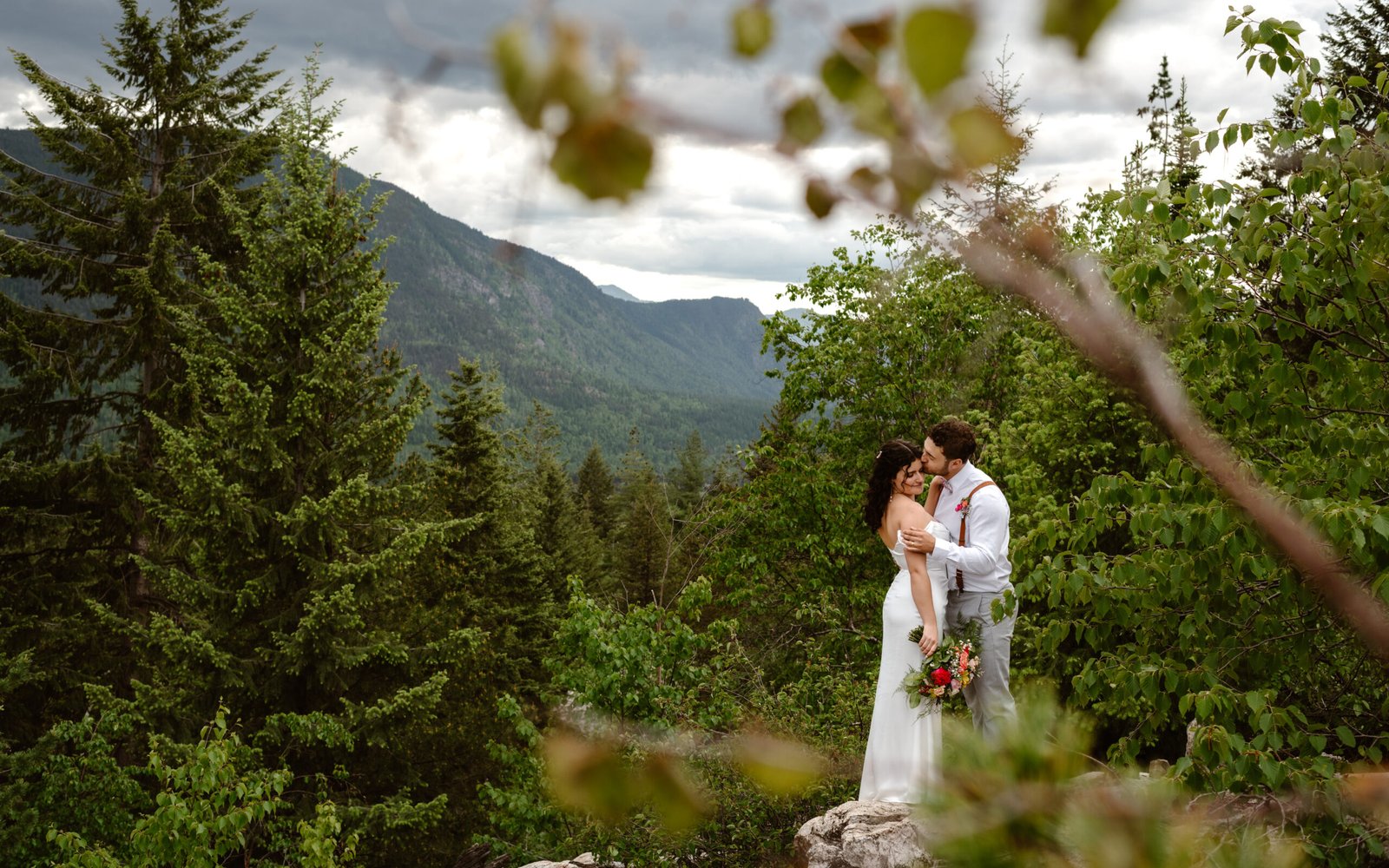 bride and groom portrait castlegar bc