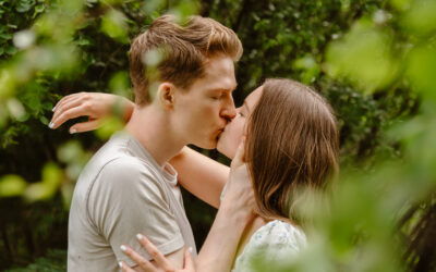 Spring vibe and Green Grass for this beautiful Engagement Session in Fairmont Hot Springs BC | Claire & Jacob